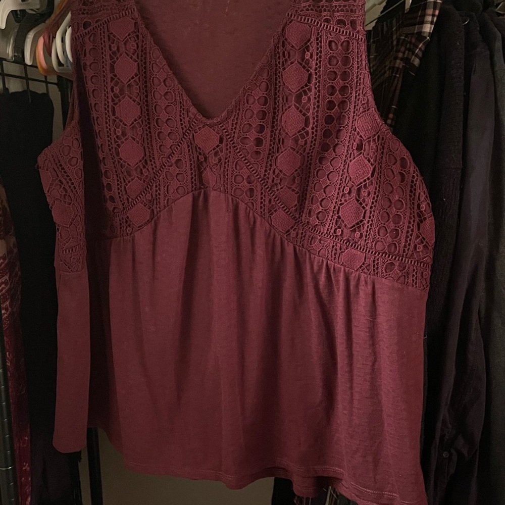 Maurice’s maroon top